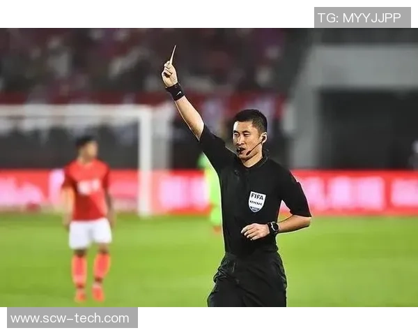 深入解析足球裁判法规则及其在比赛中的应用与影响